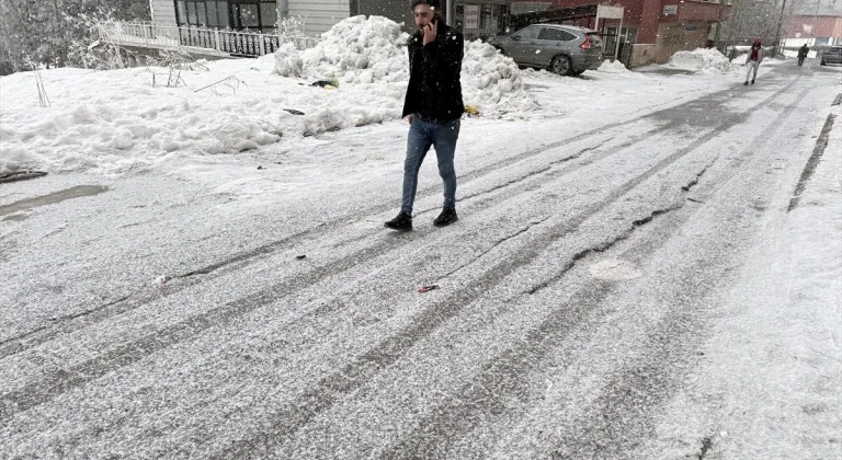 Doğu Anadolu'da Kar Etkili: Ardahan, Tunceli ve Kars'ta Etraf Beyaza Büründü