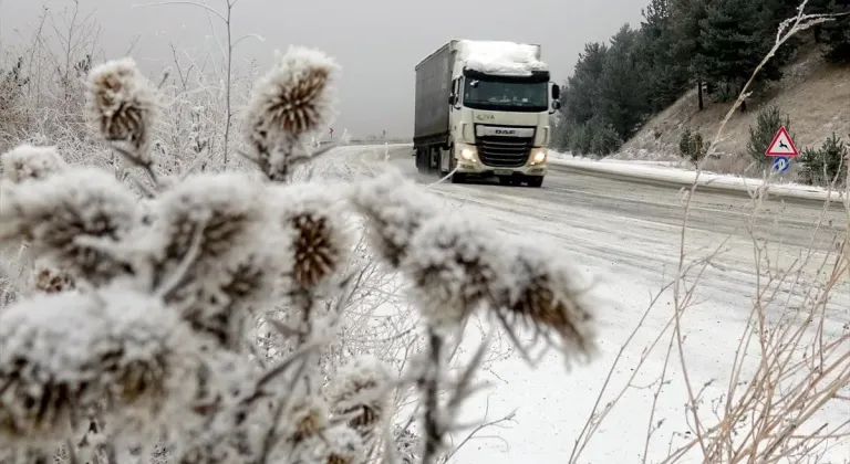 Doğu Anadolu'da kar yerini dondurucu soğuklara bıraktı