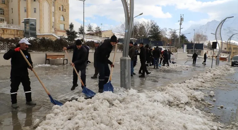 Doğu Anadolu'daki 3 ilde 276 yerleşim yerine ulaşım sağlanamıyor