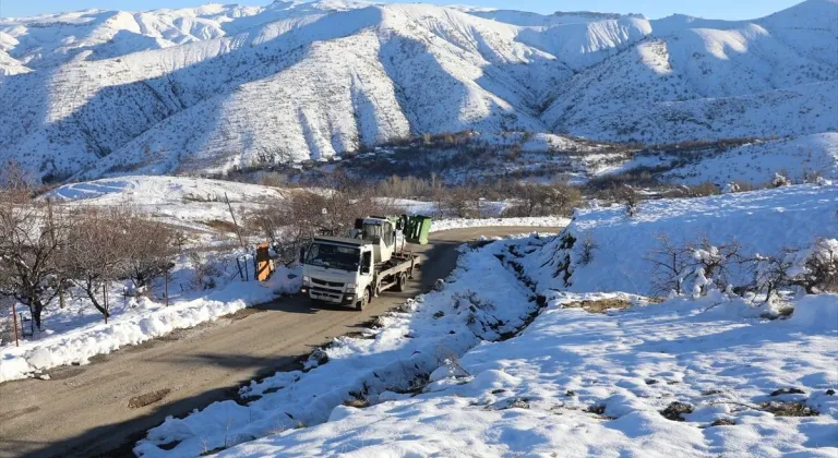 Doğu'da kesintisiz enerji için karlı yolları aşıyorlar