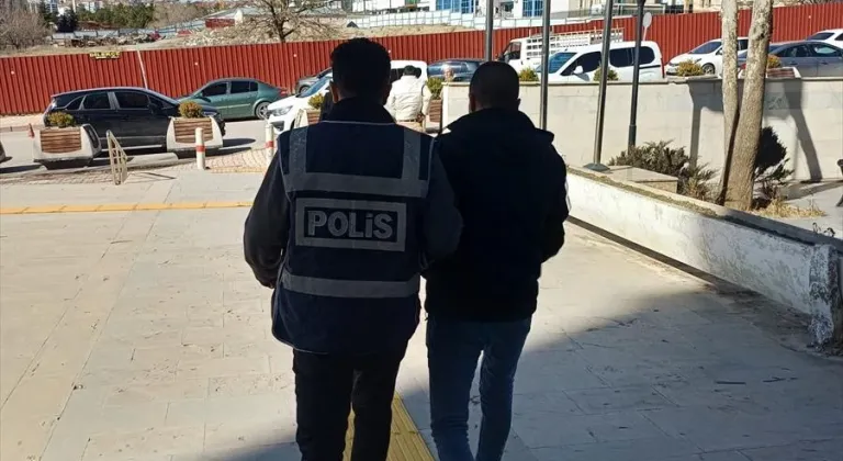 Elazığ'da asayiş operasyonunda 17'si firari hükümlü 18 kişi yakalandı