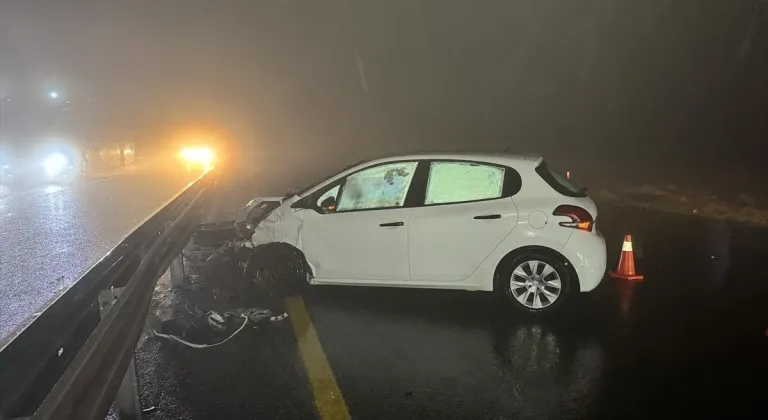 Elazığ'da bariyerlere çarpan otomobilin sürücüsü yaralandı