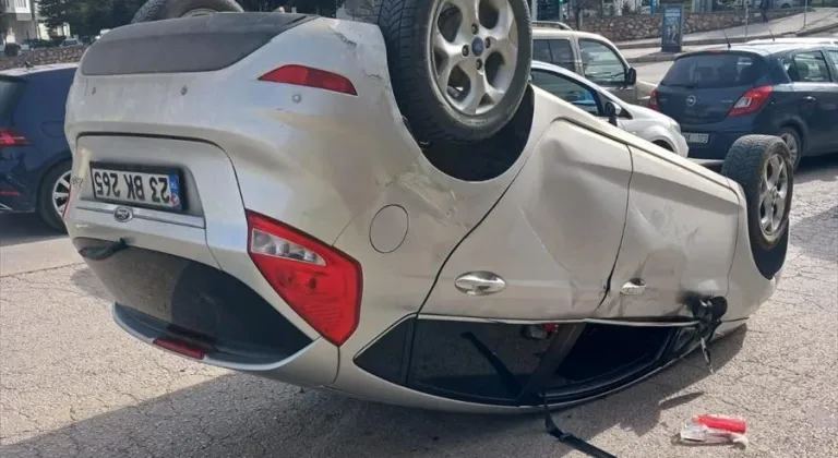 Elazığ'da devrilen otomobilin sürücüsü yaralandı