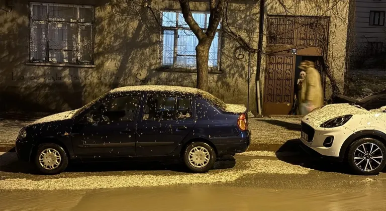 Elazığ'da dolu ve sağanak etkili oldu