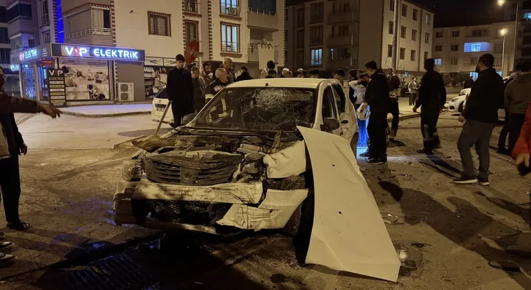 Elazığ'da iki otomobilin çarpıştığı kazada 4 kişi yaralandı