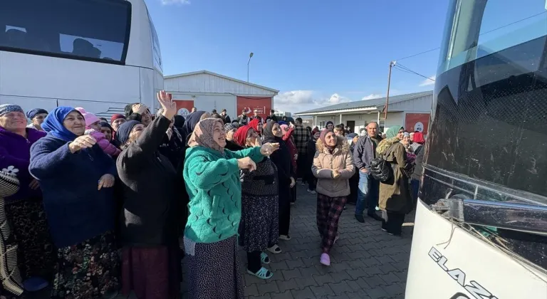 Elazığ'da misafir edilen 218 Ahıska Türkü aile kalıcı iskanları için Ahlat'a uğurlandı