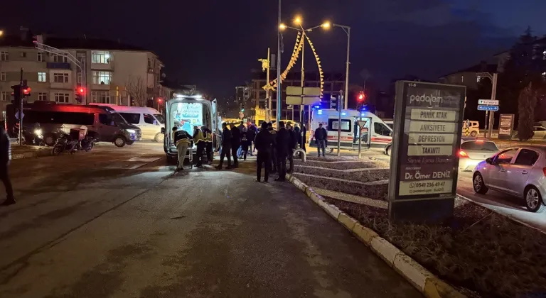 Elazığ'da motosiklet yayaya çarptı, 2 kişi yaralandı