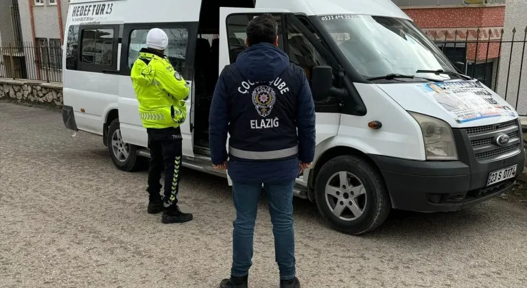 Elazığ'da polis okul önlerinde denetim yaptı