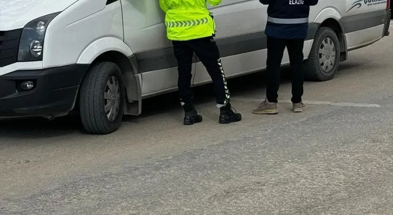 Elazığ'da polis okul önlerinde denetim yaptı