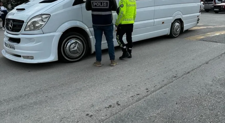 Elazığ'da polis okulların çevresinde denetim yaptı