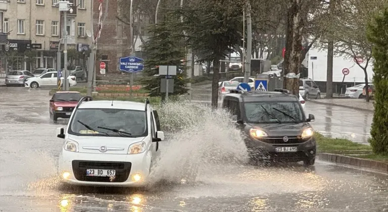 Elazığ'da sağanak etkili oldu