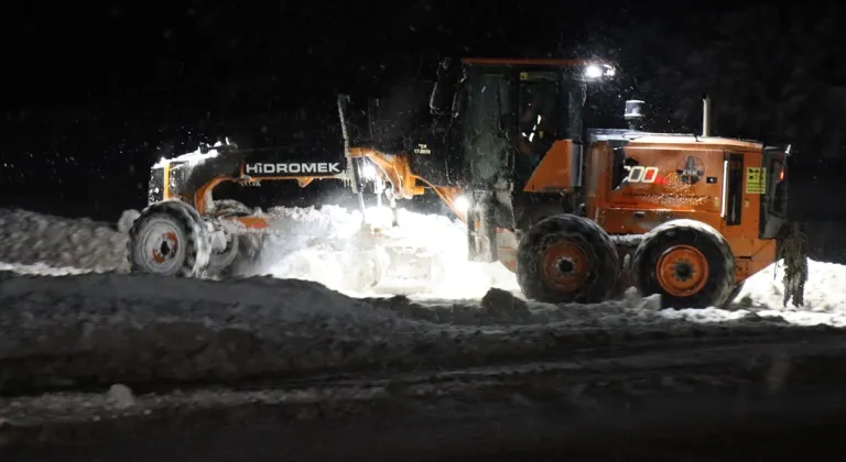 Erzincan, Kars ve Ardahan’da kar yağışı nedeniyle ulaşım güçlükle sağlanıyor