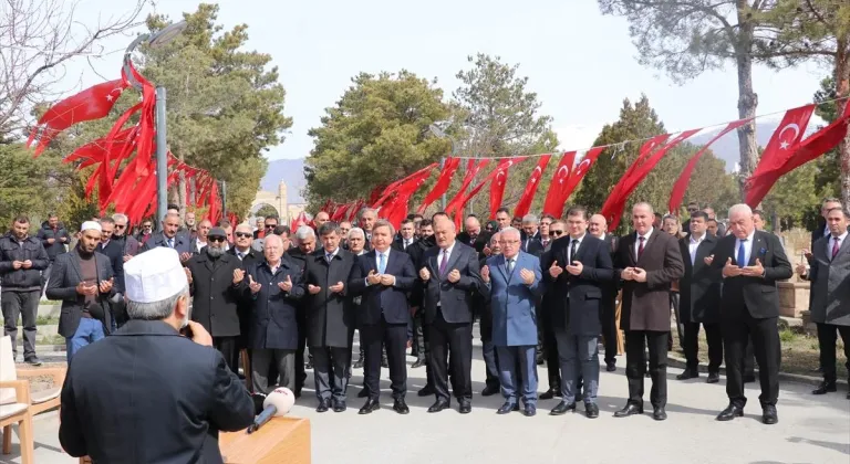 Erzincan'da 32 yıl önceki depremde hayatını kaybedenler anıldı