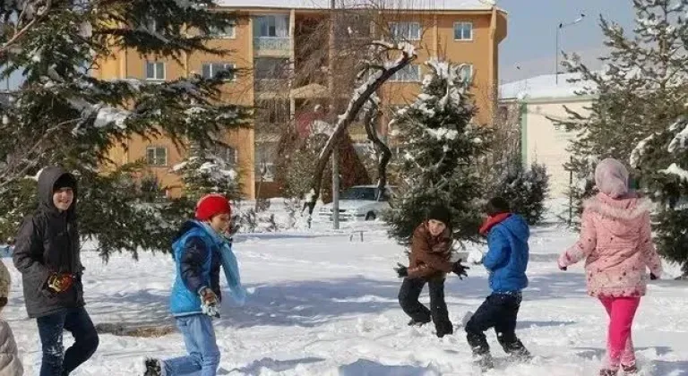 Erzincan'da eğitime kar engeli