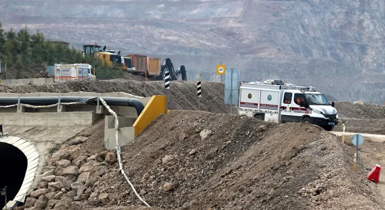 Erzincan'da kayıp işçileri arama çalışmalarında bazı noktalarda metal yoğunluğu tespit edildi