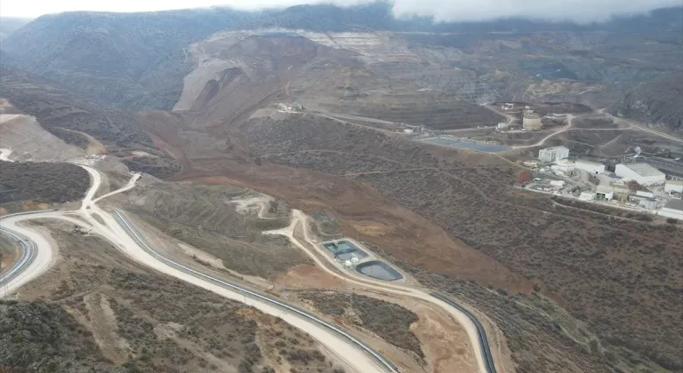 Erzincan'da toprak kaymasının yaşandığı maden ocağı bölgesi havadan görüntülendi