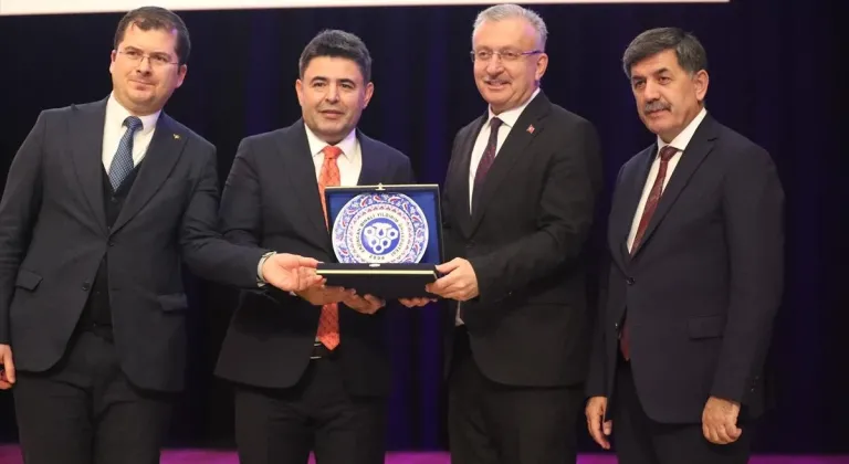 Erzincan'da "Türkiye Yüzyılında Ulaştırma Vizyonu" sempozyumu düzenlendi