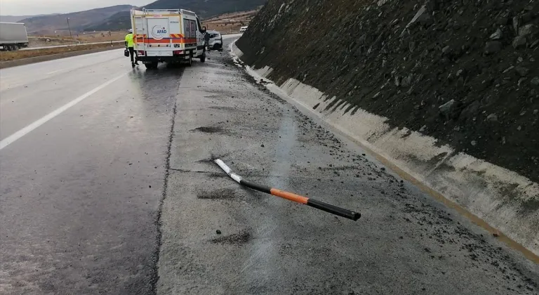 Erzincan'daki trafik kazasında 3 kişi yaralandı