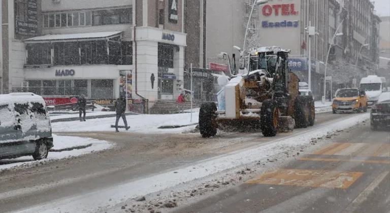 Erzurum, Ardahan ve Kars'ta kar yağışı etkili oluyor