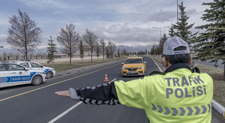 Erzurum polisi bayramda "kara haber" gelmesin diye trafik denetimlerini sıkılaştırdı