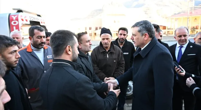 Erzurum Valisi Çiftçi, heyelan yaşanan Çaybaşı Mahallesi'nde inceleme yaptı