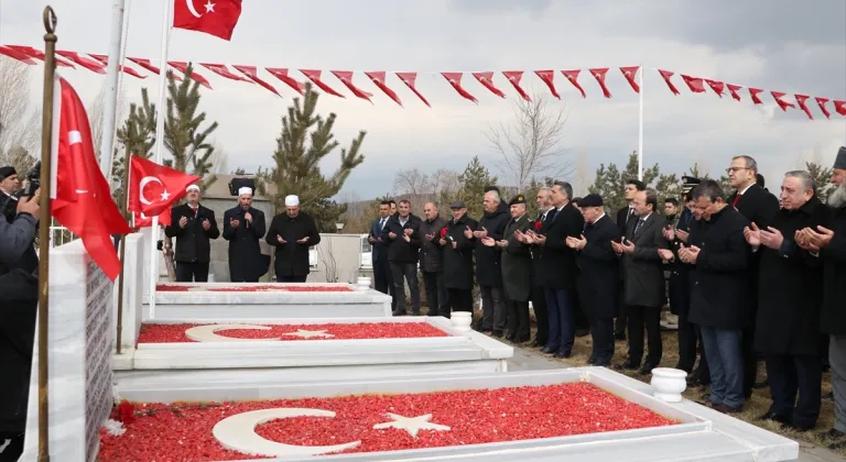 Erzurum ve çevre illerde şehitler anıldı, Çanakkale Deniz Zaferi'nin yıl dönümü kutlandı