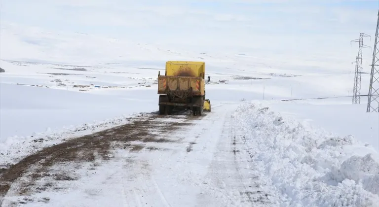 Erzurum ve Kars'ta 26 yerleşim yerinin yolu ulaşım açıldı