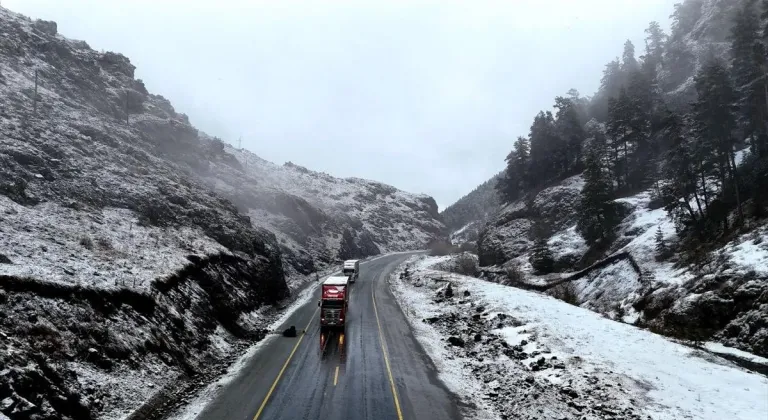 Erzurum ve Kars'ta 341 yerleşim yerine ulaşım sağlanamıyor