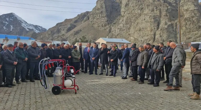 Erzurum'da 158 üreticiye süt sağım makinesi dağıtıldı