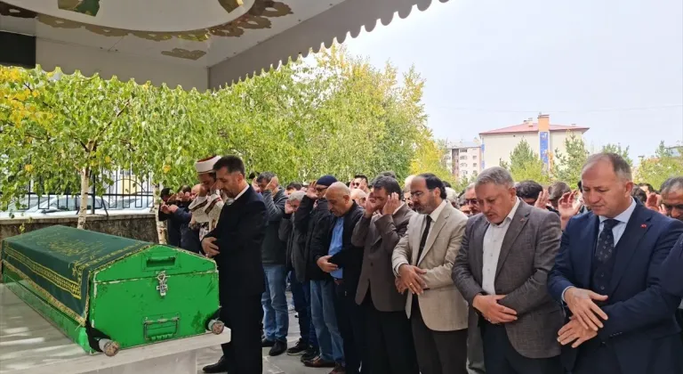 Erzurum'da 4. kattan düşen genç hayatını kaybetti