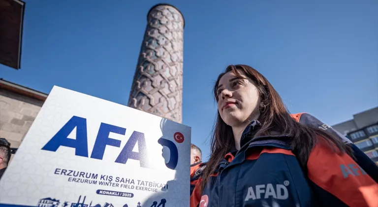 Erzurum'da AFAD Kış Tatbikatı'na katılacak görevliler kortej yürüyüşü yaptı