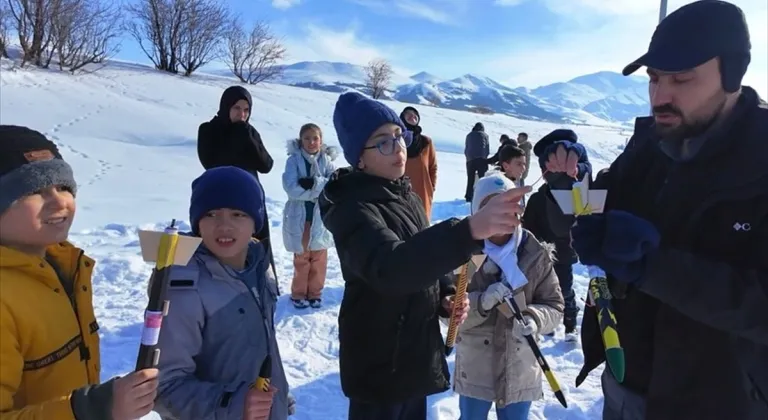 Erzurum'da aileler, tarihi Aziziye Tabyası'nda atlı kızak ve kayak yaptı, ok attı