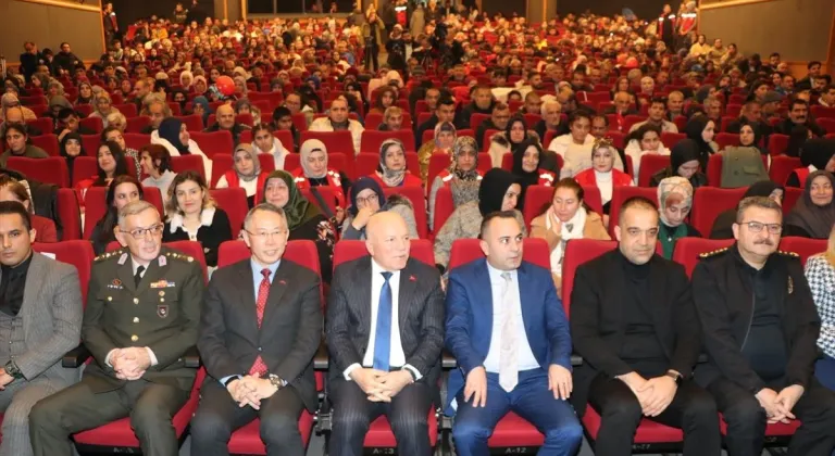 Erzurum'da engellilere tekerlekli sandalye ve yürüteç dağıtıldı