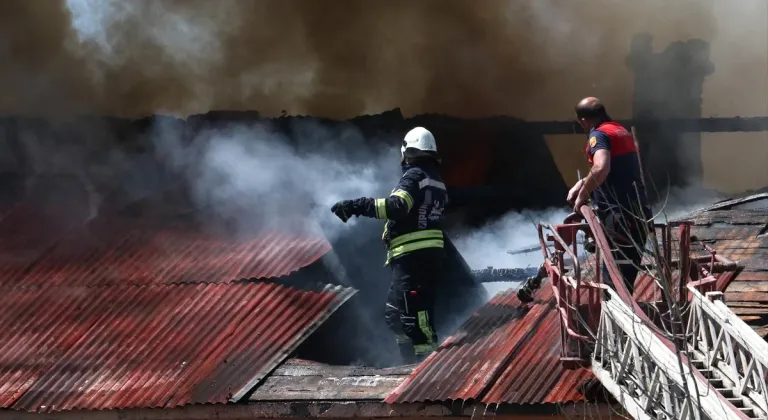 Erzurum'da fabrika işçilerine tahsis edilen yapıda çıkan yangın söndürüldü