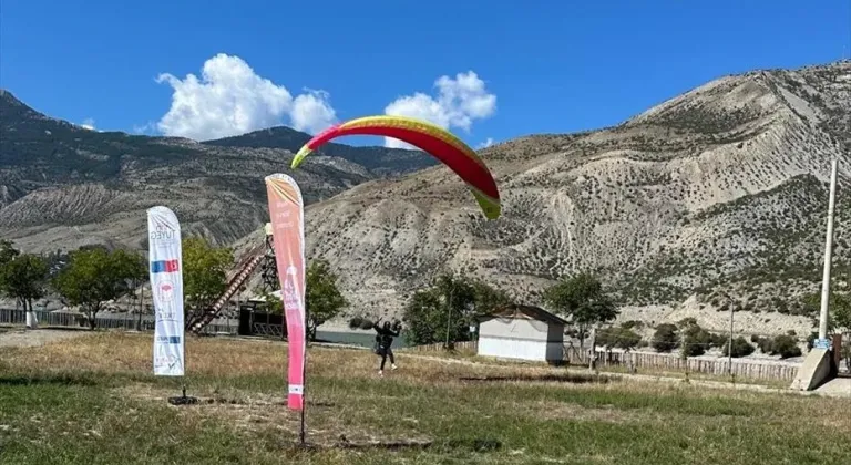 Erzurum'da hava sporları festivali ekstrem sporcularının gösterileriyle başladı