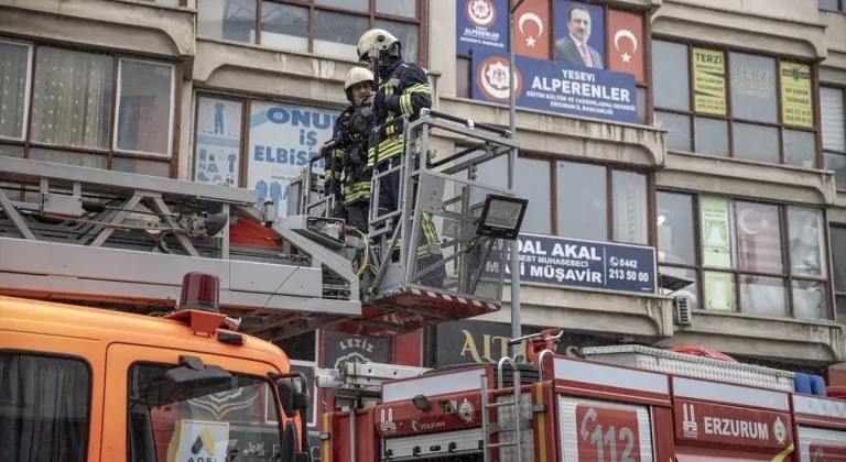 Erzurum'da iş yerinde çıkan yangını itfaiye söndürdü