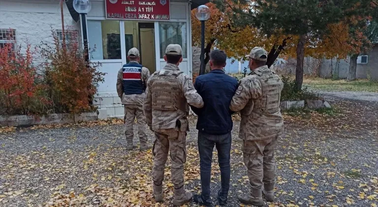 Erzurum'da jandarma, asayiş uygulamalarında aranan 20 kişiyi yakaladı