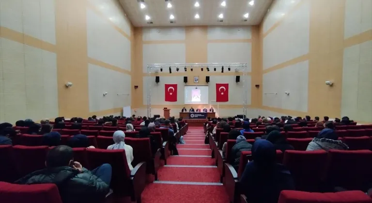 Erzurum'da kadına yönelik siber şiddet ve çözümü konuşuldu