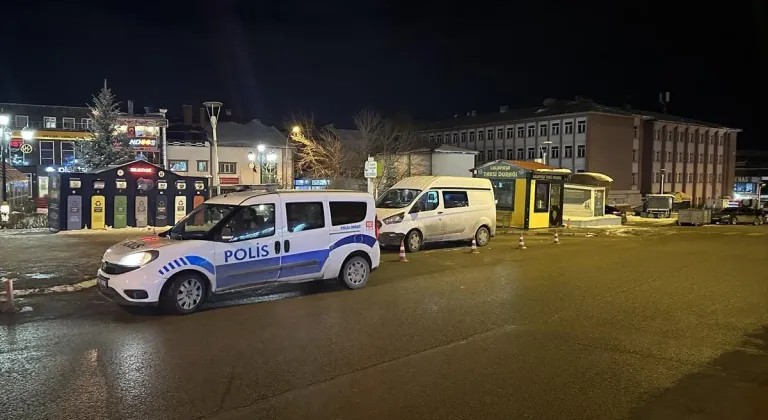 Erzurum'da kavgada bıçaklanan genç ağır yaralandı