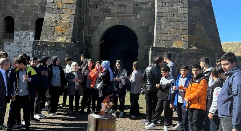 Erzurum'da öğrenciler tarih dersini Kiremitlik Tabyası'nda işledi