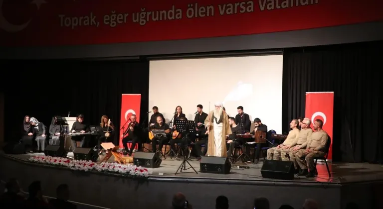 Erzurum'da öğrencilerden Çanakkale Deniz Zaferi'nin 109. yıl dönümü programı