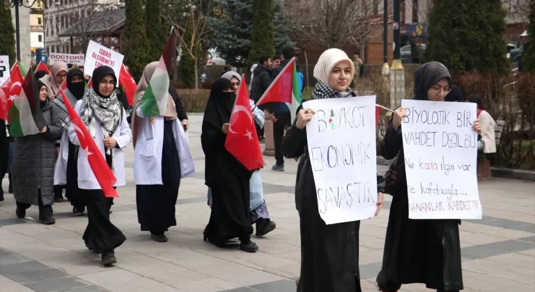 Erzurum'da sağlıkçılar Gazze için "sessiz" yürüyüşlerini sürdürdü