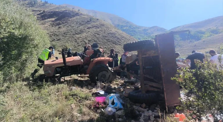 Erzurum'da traktörün devrildiği kazada 11 kişi yaralandı