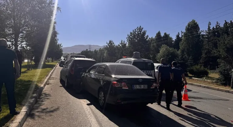 Erzurum'da zincirleme trafik kazasında 2 kişi yaralandı