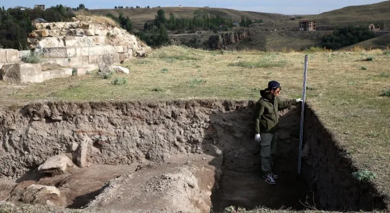 Eski Ahlat Şehri Kalesi'ndeki kazılarda su sarnıcı ortaya çıkarıldı