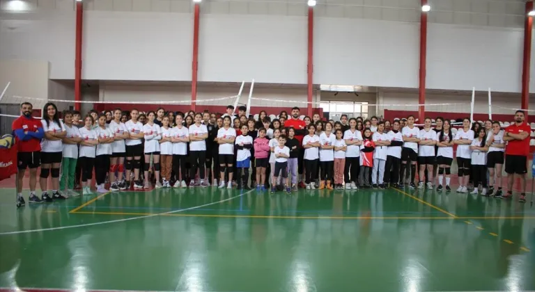 "Fabrika"da yetişen voleybolcuların hedefi milli takım