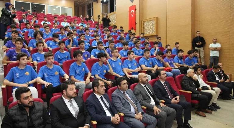 Gençlik ve Spor Bakan Yardımcısı Eminoğlu, Bitlis'te gençlerle buluştu