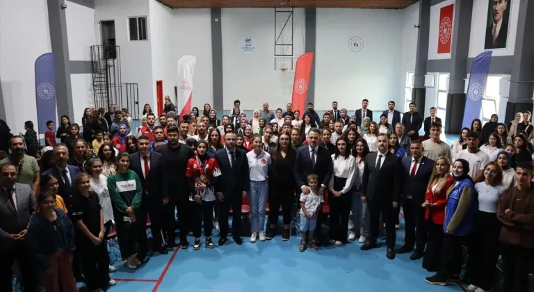 Gençlik ve Spor Bakan Yardımcısı Enes Eminoğlu, Iğdır'da gençlerle buluştu