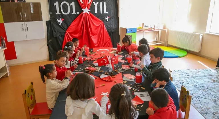 Gürpınar'da anaokulu öğrencileri Cumhuriyet Bayramı heyecanını yaşadı