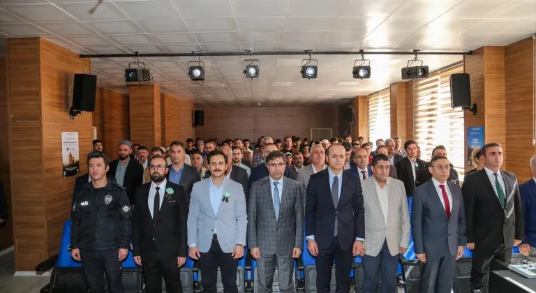 Gürpınar'da "Peygamberimiz ve şahsiyet inşası" konferansı düzenlendi